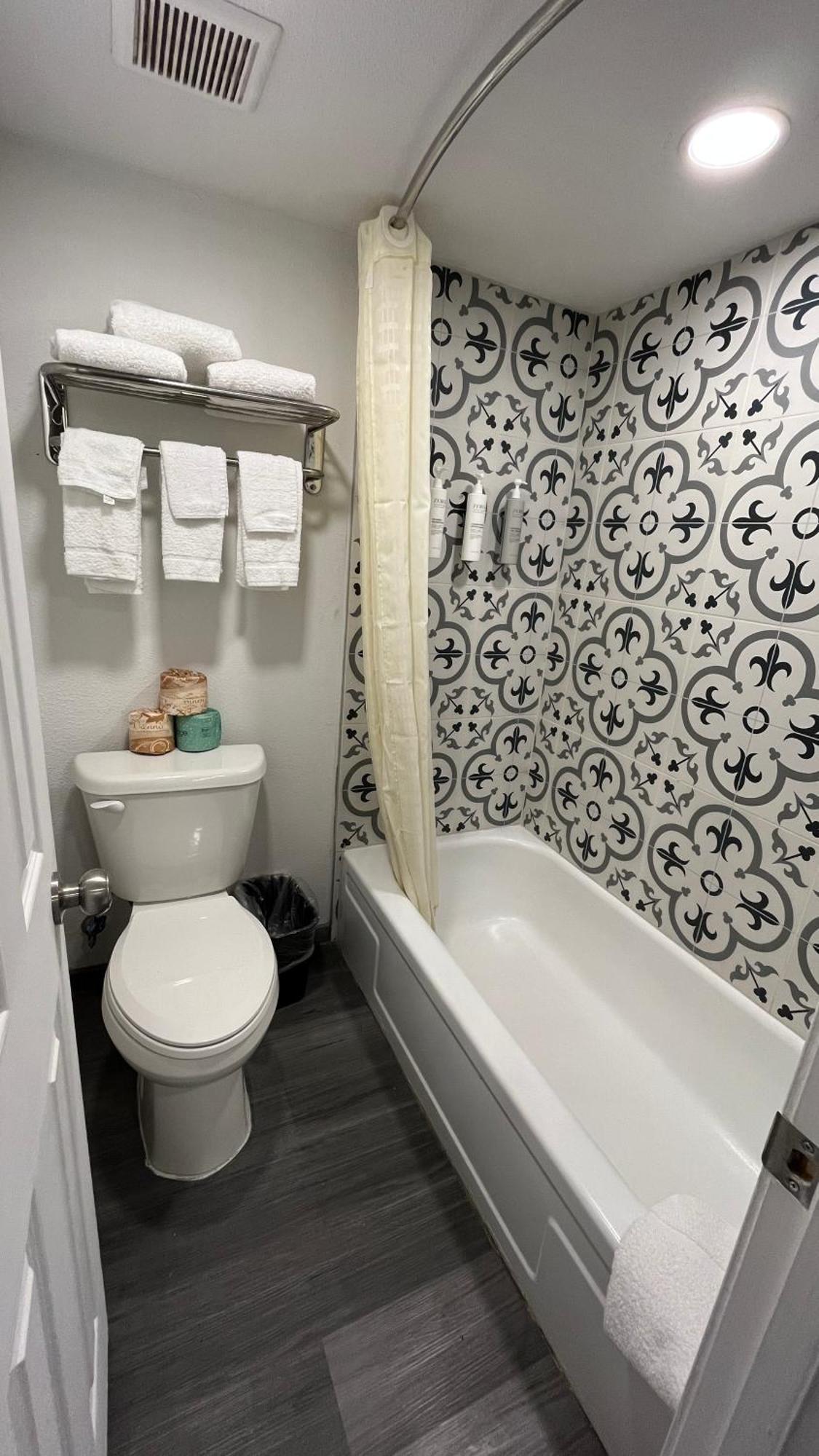 Town Place Studio Apartment Snyder Exterior foto